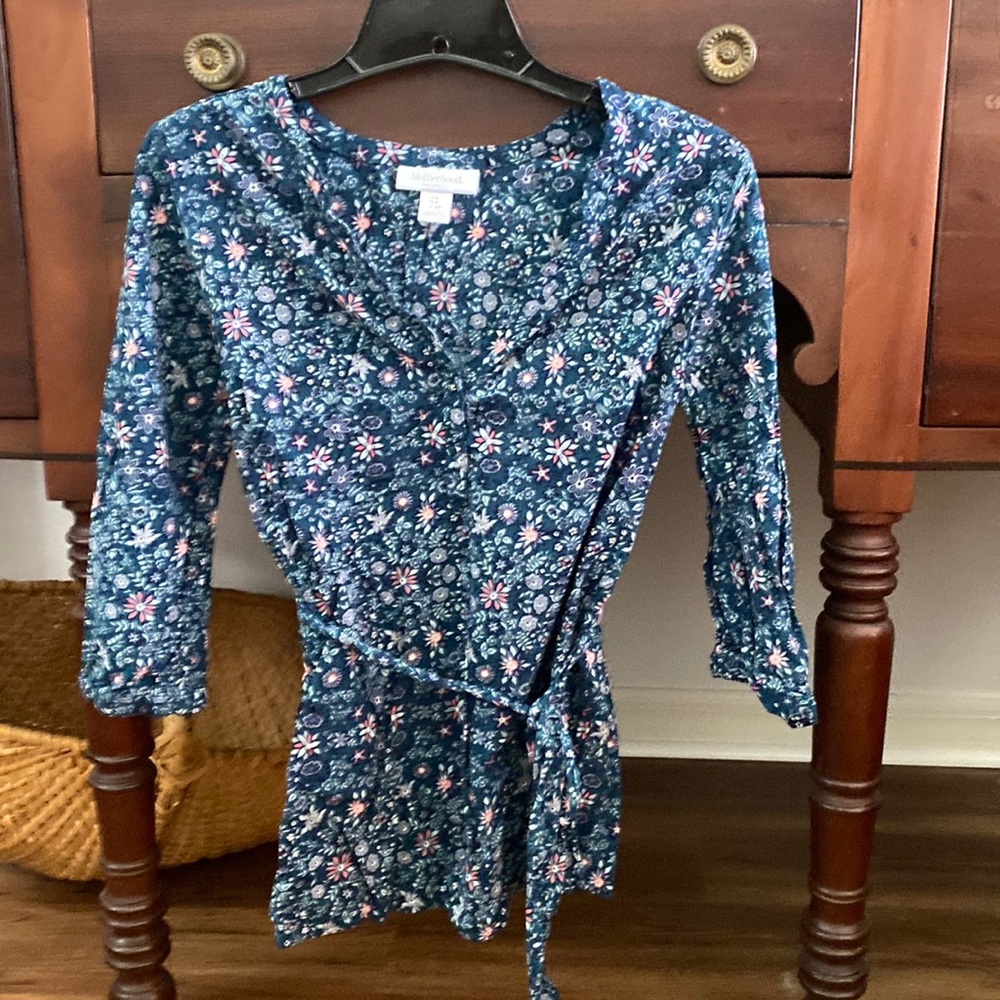 Motherhood Maternity Size S Beautiful Shirt